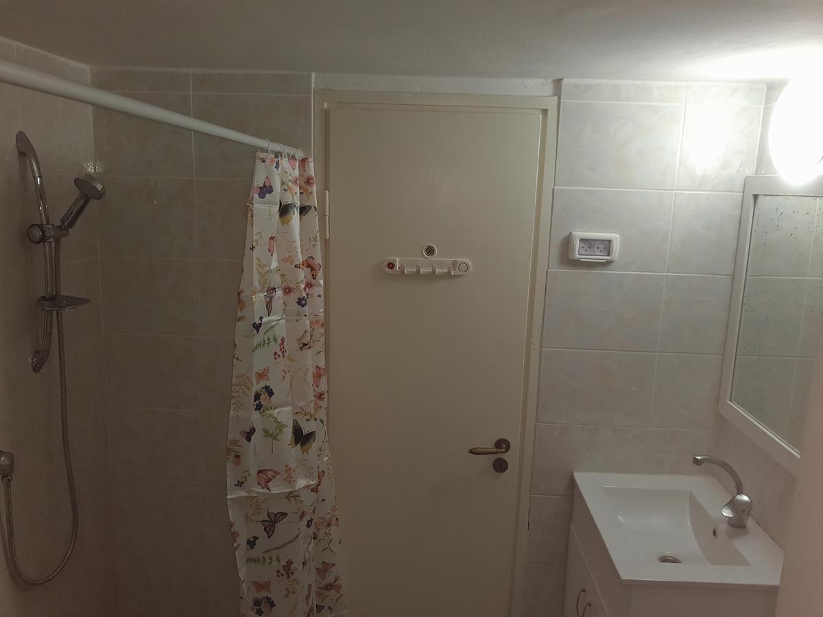 Apartamento 3 Stairs Only To Cozy Flat On Hillel St Haifa Exterior foto