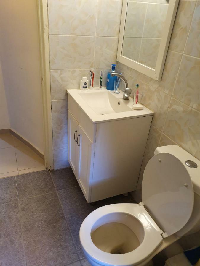 Apartamento 3 Stairs Only To Cozy Flat On Hillel St Haifa Exterior foto